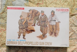 DML6015  GERMAN SELF-PROPELLED GUN CREW